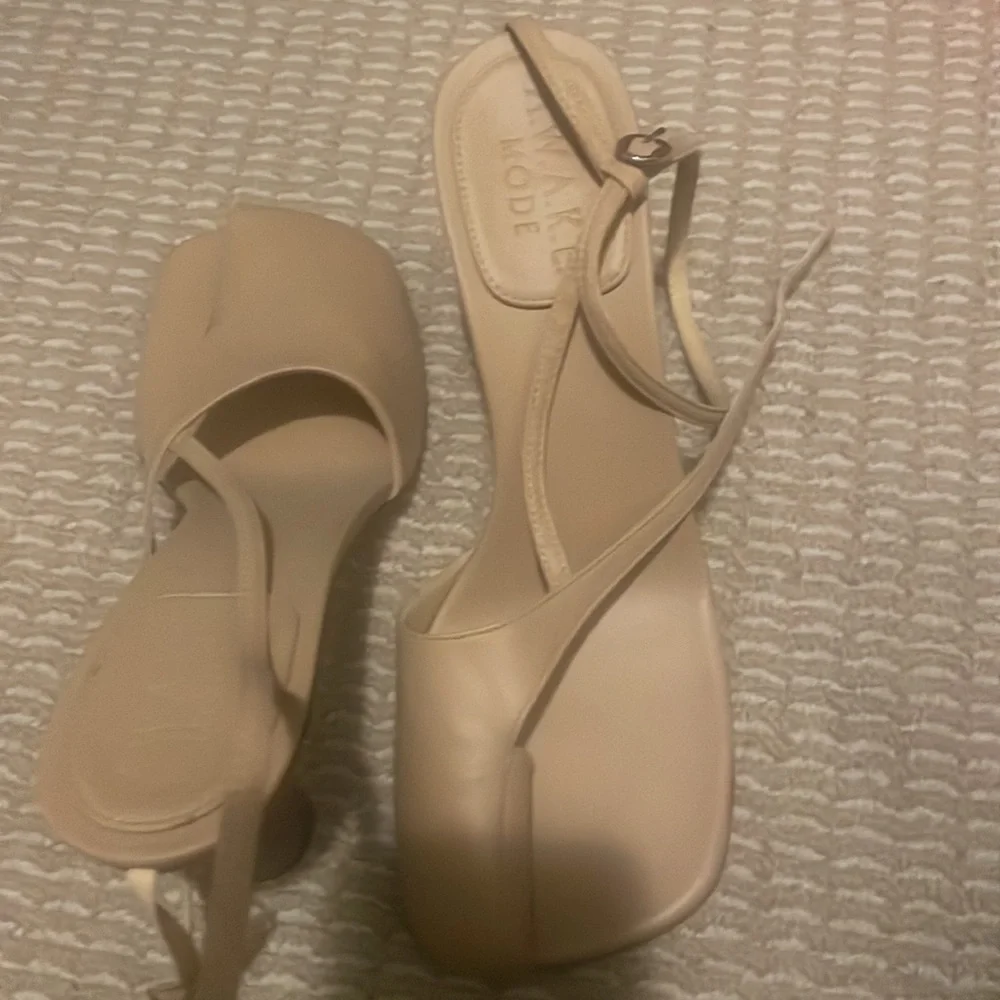 ASYMMETRIC CHRISTINE SHOES BEIGE by awake mode - Picture 5 of 5